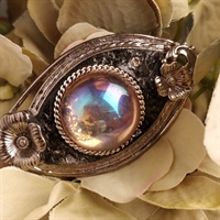 oval metal broche multifarvet rundt midterstykke genbrugs smykke vintage 